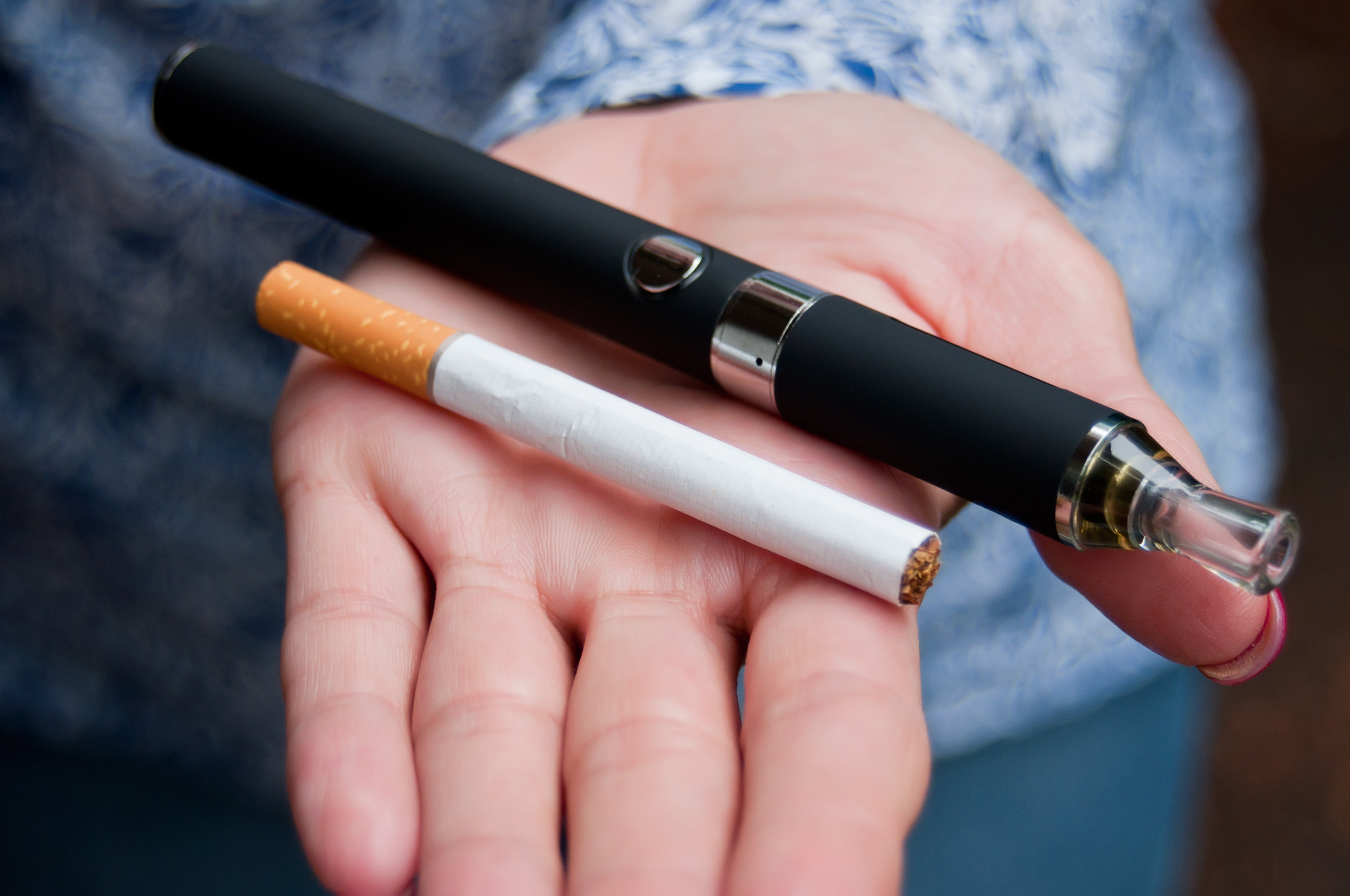 Запретят ли электронные сигареты. Топ электронных сигарет 2022. Электронная сигарета e cigarette. Айкос вейп и электронная сигарета. Электронная сигара COHITA e650.